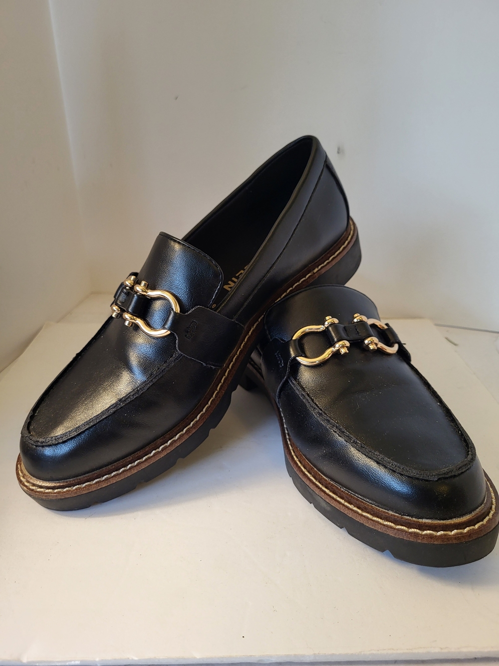 Anne Klein iflex Women's 6M Black Loafers with Gold Bit Accent